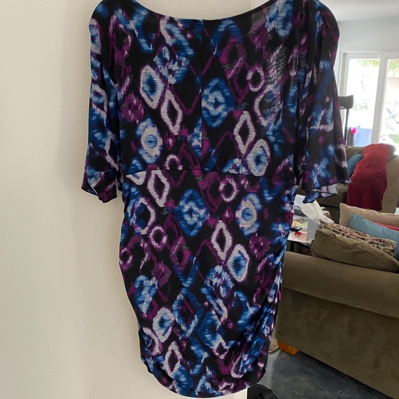 AGN RUNCHED PRINTER MINI DRESS - Picture 4 of 4